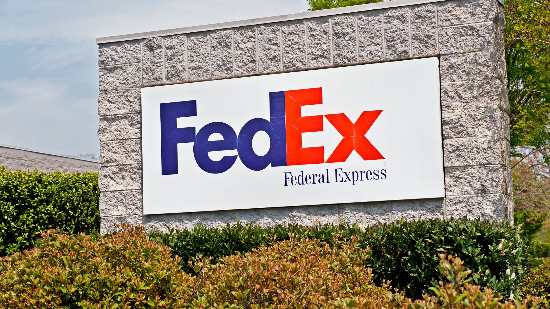 A FedEx sign