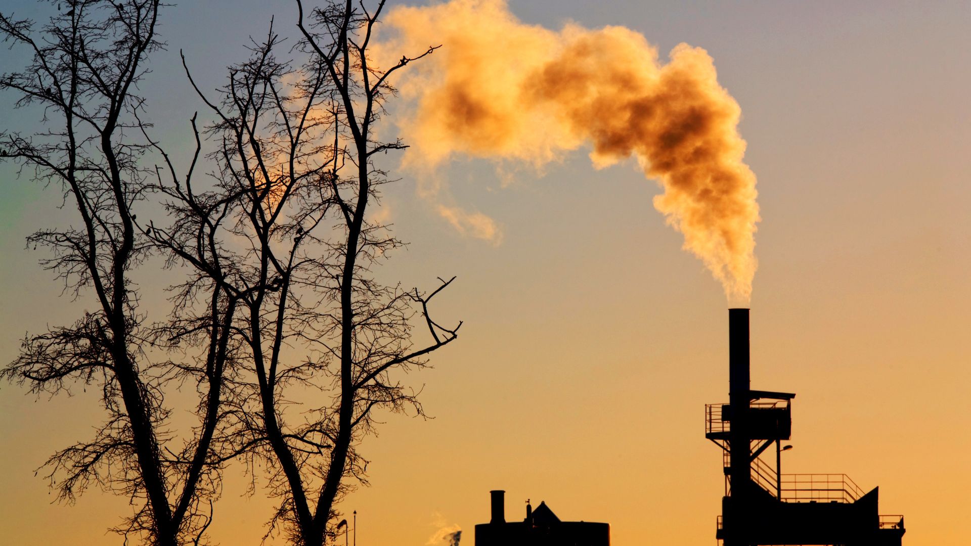 Smoke coming out of a refinery smoke stack