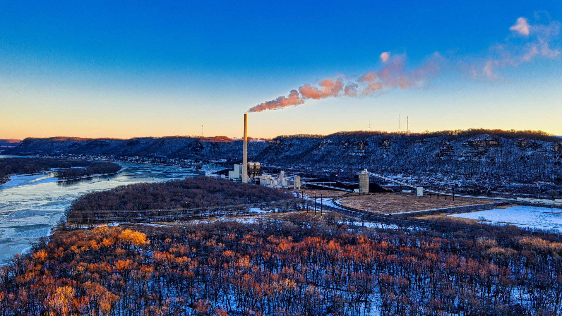 A far away shot of a billowing smokestack