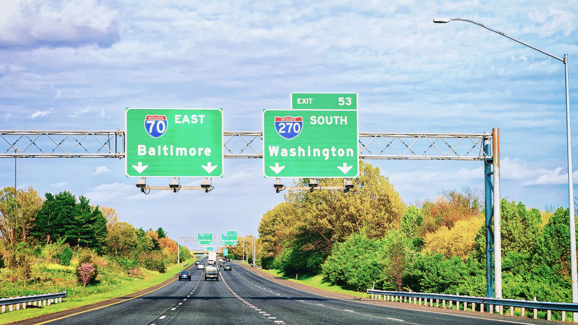 A highway in Maryland showing signs to choose between going to Baltimore or Washington