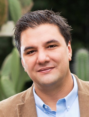 Headshot of Pedro Zapata.