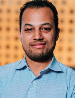 Headshot of Peter Della-Rocca