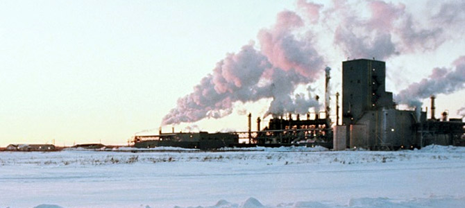Power plant with emissions