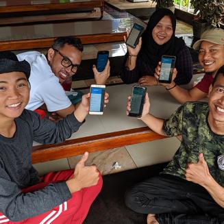 Indonesian catch monitors using FisheriesApp to collect and transmit fisheries data.