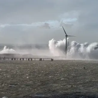 Turbine with crashing waves