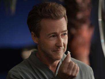 Ed Norton holds a piece of solid hydrogen in Glass Onion: A Knives Out Mystery 