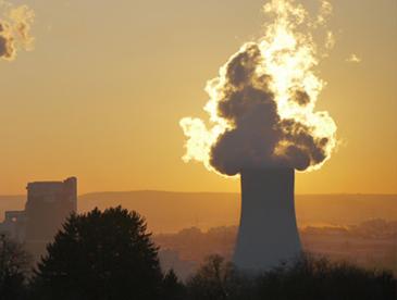 Coal plant emitting smoke